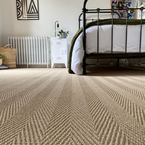 Herringbone floors look beautiful and add a chic, modern twist to rooms such as bedrooms and living room areas. Free samples are available via the link. #interiordesign #homedecor #naturalflooring #sisal #countrystyle #cottage #cottagecore #bedroom Bedroom Carpet Colors, Sisal Flooring, Seagrass Carpet, Hard Wearing Carpet, Sustainable Flooring, Natural Aesthetics, Sisal Carpet, Natural Carpet, Natural Flooring