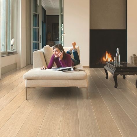 With their extraordinary length of more than two-metres, the largo planks exude class and quality. The micro-bevel adds more depth and fluidity to your interior. Laminate Flooring Colors, Quick Step Flooring, Oak Laminate Flooring, Modern Flooring, Doors And Floors, Quickstep, Oak Laminate, Wood Laminate Flooring, Wide Plank Flooring