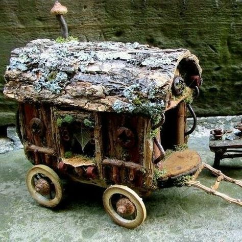 fairy wagon Fairy Tree Houses, Fairy Garden Furniture, Fairy Village, Fairy Garden Designs, Fairy Garden Crafts, Fairy Furniture, Faeries Gardens, Fairy Tree, Fairy Crafts