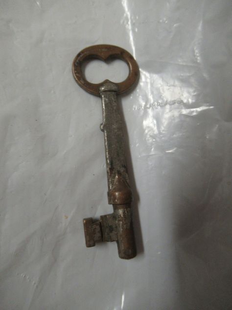 "~ Here is another key, this one has a #2 stamped on it. Use it for jewelry making or whatever you like. ~ Size ~ 2 11/16\" long x 11/16\" wide ~ Contact me with any questions and thanks for looking. I have other vintage items in my shop, check it out!" Skeleton Key Jewelry, Historic Kitchen, Antique Hand Tools, Flat Door, Antique Farmhouse Decor, Metal Skeleton, Old Keys, Skeleton Keys, Vintage Jewelry Crafts