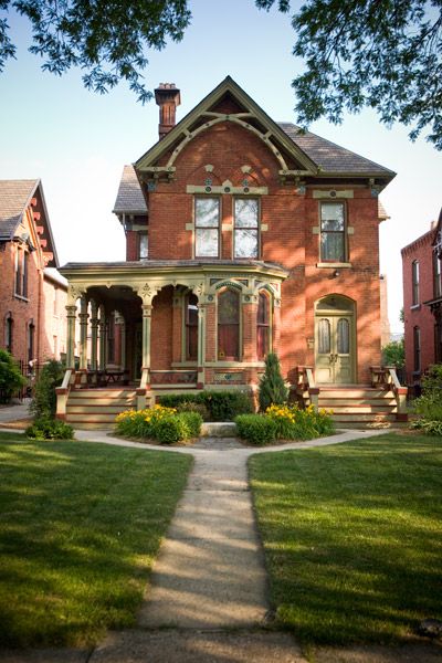 Naimi-Ext Victorian Exterior, Victorian Style Homes, Red Brick House, Victorian Architecture, Gothic House, Style At Home, Brick House, Pretty House, Beautiful Architecture