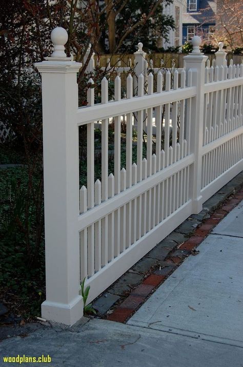 Fence For Small Yard, Colonial Fence, Traditional Fence, Picket Fence Ideas, White Vinyl Fence, Garden Gates And Fencing, Styl Hampton, Fence Gate Design, Diy Garden Fountains