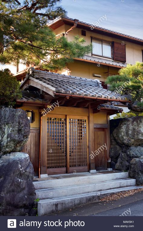 Japanese Courtyard House Plans, Japan House Exterior, Traditional Japanese House Plans, Japanese House Modern, Japanese Courtyard House, Japanese House Exterior, Japanese Exterior, Japan House Design, Japanese Modern House