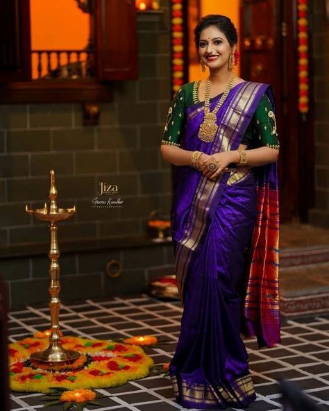 Maharashtrian Paithani Saree Look, Purple Saree Contrast Blouse, Maharashtrian Saree Look Simple, Violet Saree Contrast Blouse, Paithani Saree Traditional Look, Traditional Saree Poses, Paithani Saree Wedding, Purple Silk Saree, Contrast Saree