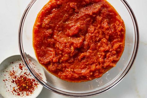 Spicy Pizza Sauce Recipe Spicy Pizza Sauce, Marcella Hazan Tomato Sauce, Fungi Recipe, Spicy Pizza, Bolognese Sauce Recipe, Marcella Hazan, Parmesan Rind, Pizza Sauce Recipe, Bolognese Sauce