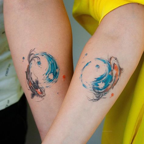 Couple Japanese Tattoos, Couple Halloween Tattoos, Couple Anime Tattoo, Matching Anime Tattoos Couples, Anime Couple Tattoo Ideas, Tattoo Set Couple, Anime Couple Tattoos, Partner Tattoos Couples, Cute Couple Tattoo Ideas