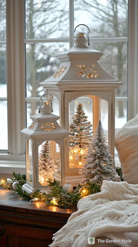 Christmas Centerpiece Ideas: From Entryways to Bedrooms - The Garden Style Xmas Lanterns, Christmas Centerpiece Ideas, Christmas Decorations Centerpiece, Christmas Vases, Lantern Ideas, Christmas Lantern, Christmas Themes Decorations, Christmas Centerpiece, Christmas Jars