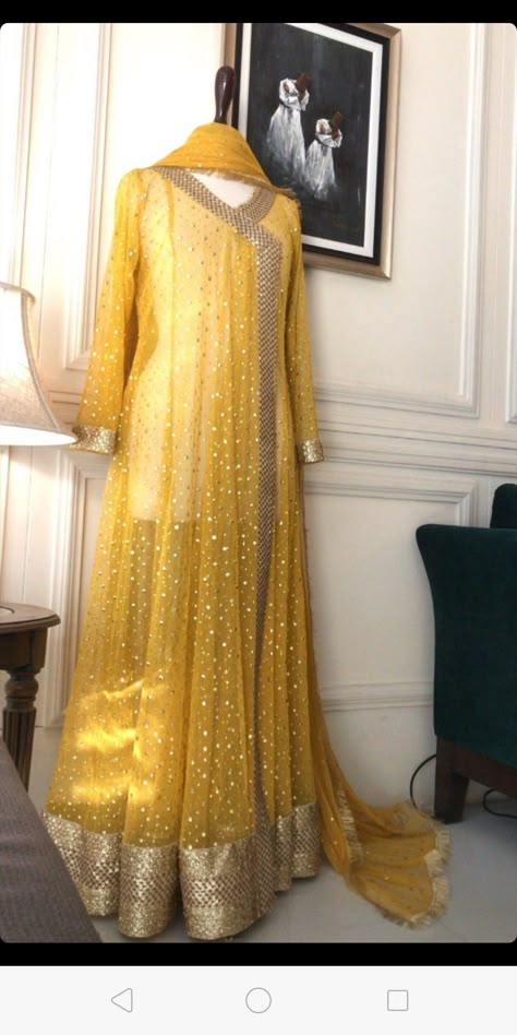 Sanchak Outfits, Mayoon Dresses Pakistani Simple, Mayun Dresses Pakistani, Yellow And Green Outfit, Mayoon Dresses, Annus Abrar, Mayon Dresses, Mehndi Dress, Lace Dress Design