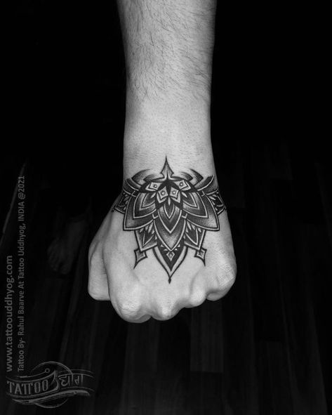 Hand Tattoo Cover Up, Hand Palm Tattoos, Geometric Tattoo Hand, Full Hand Tattoo, Mandala Hand Tattoos, Card Tattoo Designs, Forearm Band Tattoos, Minimal Tattoo Design, Band Tattoo Designs