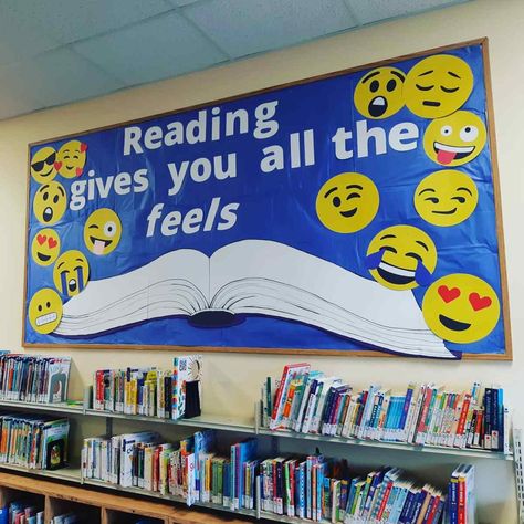 Winter Reading Bulletin Board Ideas, Library Display Ideas, School Library Book Displays, Trendy Classroom, Book Bulletin Board, School Library Bulletin Boards, School Library Decor, Reading Display, School Library Displays