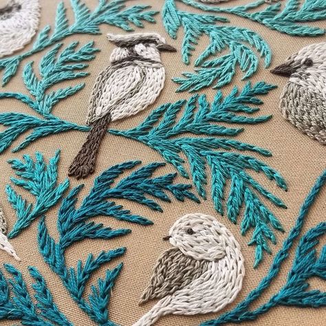 Pattern Inspo • Instagram Embroidery Botanical, Bird Embroidery Pattern, Modern Hand Embroidery Patterns, Winter Birds, Hand Embroidery Kit, Hand Embroidery Projects, Bird Embroidery, Needlework Patterns, Simple Embroidery