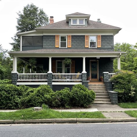 Old Colonial House Exterior, Americana House, Four Square Homes, American Foursquare, Colonial House Exteriors, Liberty House, Colonial House, Family House, Old House