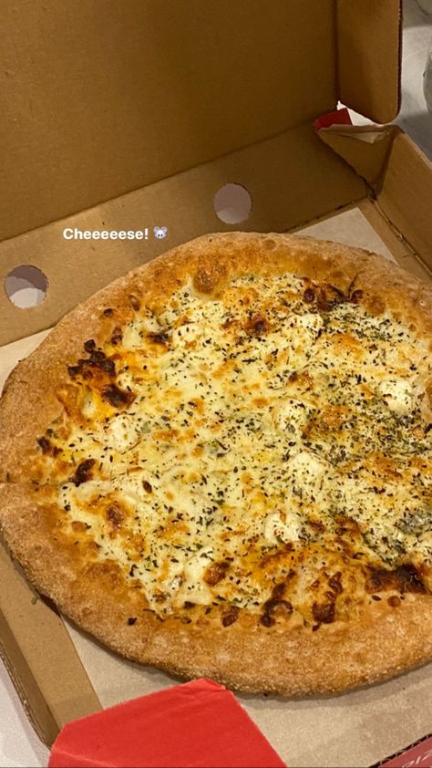 Pizza Ig Story Ideas, Aesthetic Food Captions, Pizza Quotes Instagram, Pizza Aesthetic Instagram Story, Pizza Captions Instagram, Pizza Instagram Story, Pizza Snap, Pizza Story, Eating Food Funny