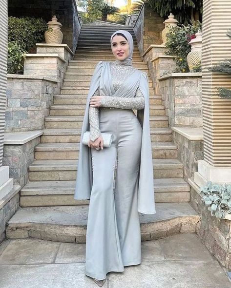 Soiree Suits For Women, Hijabi Dinner Outfit, Hijabi Graduation Outfits, Graduation Outfit Ideas Hijab, Hijabi Soiree, Outfit Ideas Hijab, Unusual Outfits, Hijabi Dresses, Outfit Muslim