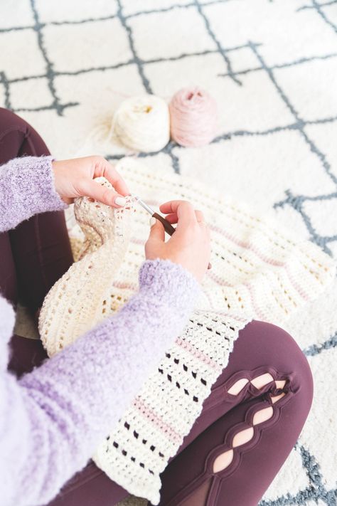 6 Things I Wish Someone Told Me When I Started Crocheting • Sewrella Beginning Crochet, Crochet Beginner, Ribbed Crochet, Beginner Knitting Patterns, Crochet Faces, Crochet Braid Styles, Knit Dishcloth, Crochet Lessons, Crochet Stitches For Beginners