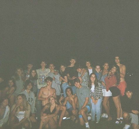 disposable film, cute, summer, pool, big friend group Big Friend Group Sleepover, Huge Friend Group Photo, Big Friends Group, Big Friend Group Photos Aesthetic, Big Group Photos, Big Friend Group Photos, Big Friend Group, Big Group Of Friends, Group Hangout