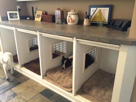 dog areas in house garage #dogareasinhousegarage Dog Kennel Outside, Indoor Dog Kennel, Dog Bedroom, Dog Room Ideas, Puppy Room, Kennel Ideas, Dog Spaces, Dog House Diy, Diy Dog Bed