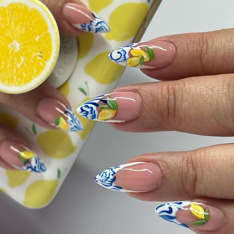 Lemon Art Nails, Italian Summer Nails 2023, Lemons Nail Art, Limon Nail Art, Amalfi Coast Nails Ideas, Italy Inspired Nail Art, Amalfi Coast Nail Art, Amalfi Coast Inspired Nails, Pasta Nail Art