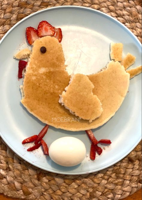 Chicken pancake, pancake art, farm pancake Pancakes Fun Ideas, Kid Pancake Ideas, Pancakes For Kids, Bluey Pancakes, Pancake Decoration Ideas, Cute Pancakes Ideas, Pancake Art Easy, Pancake Art For Kids, Kids Cooking