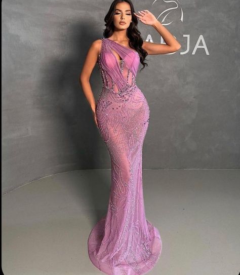 Asoebi Lace Styles Classy 2024, Purple Reception Dress, Event Dresses Elegant, Fancy Robes, Wedding Dress Bustle, Chic Dress Classy, Lace Gown Styles, Classy Wedding Dress, Dinner Dress Classy