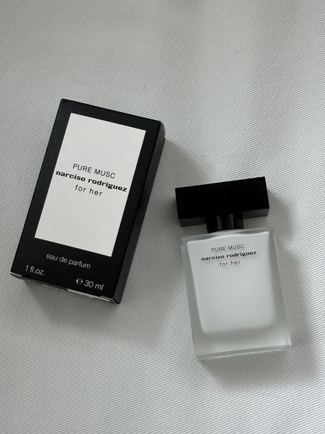 Pure Musc Narciso Rodriguez, Best Fragrance For Men, Glazed Donut, Simple Aesthetic, Donut Glaze, Best Fragrances, Narciso Rodriguez, Christmas List, Packaging Design