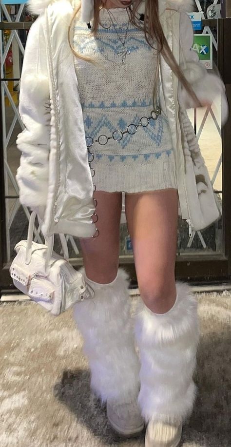 White Gyaru Outfit, Abbey Bominable Inspired Outfit, Snow Y2k Outfits, Abbey Bominable Outfit Inspiration, Y2k Snow Outfits, Bimbocore Outfits Winter, Gyaru Winter Outfits, Abbey Bominable Outfit, White Y2k Outfit