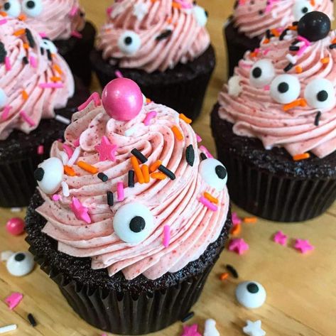 Halloween Birthday Cupcake Cake, Girly Halloween Cupcakes, Halloween Birthday Cupcakes For Kids, Pastel Halloween Cupcakes, Pink Halloween Cupcakes, Halloween Birthday Cupcakes, Hot Pink Cupcakes, Baby Shower Sheet Cakes, Monster Cakes