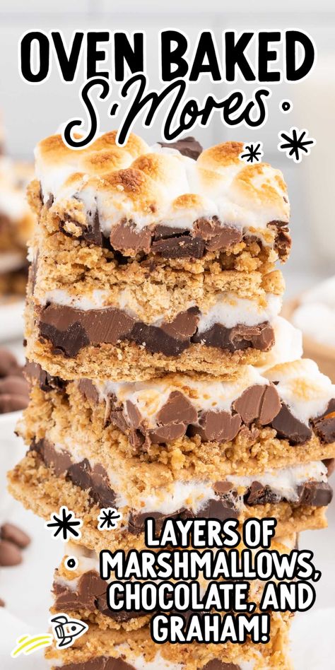 Now you can make a classic campfire treat right at home with these gooey and chocolatey baked s’mores. Smores Bar Recipe, Baked Smores, Easy Smores, Smores Dessert, Smore Recipes, Recipes With Marshmallows, Sheet Cake Recipes, Homemade Hot Chocolate, Easy Baking Recipes Desserts