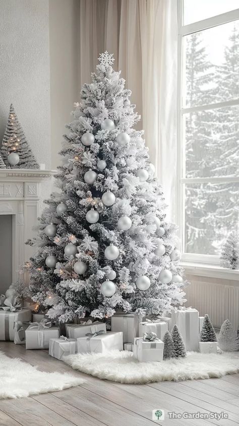 Snowy Christmas Tree Ideas, White Snowy Christmas Tree, Snowy Christmas Tree Decorations, All White Christmas Tree, White Christmas Tree Decor Ideas, All White Christmas, White Christmas Tree Decor, White Christmas Decorations, Christmas Tree Inspo