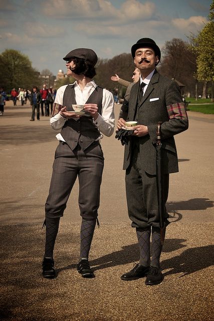 London Tweed Run by oleg skrinda, via Flickr Mode Style Anglais, Moda Steampunk, Tweed Ride, Style Année 20, Tweed Run, Diesel Punk, Period Clothing, Steampunk Costume, Poses References