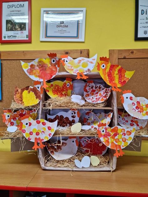 Farm Activities Preschool, Summer Preschool Crafts, Farm Unit, Preschool Centers, Chicken Crafts, Farm Activities, Summer Preschool, Farm Projects, Little Red Hen