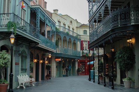 New Orleans Theme, Disneyland Los Angeles, New Orleans Interior Design, Disneyland Ca, New Orleans Architecture, Haunted Hotel, Willow Creek, Disneyland California, Background Music