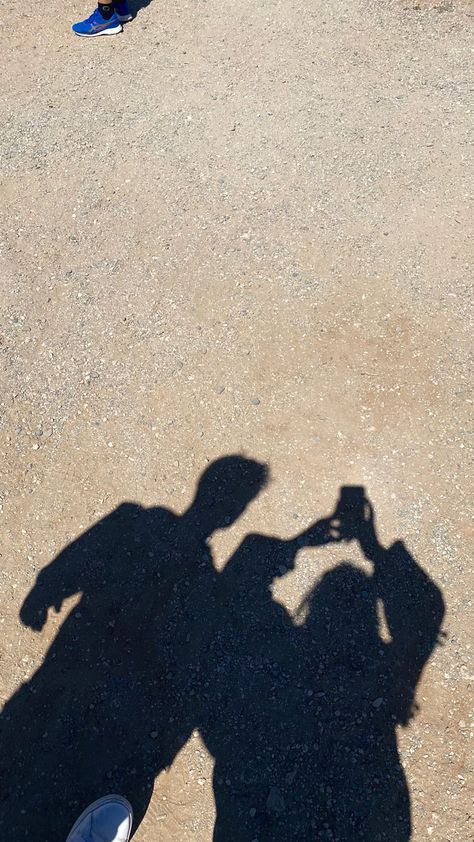 Love Shadow Couple, Beach Shadow Pictures, Couple Shadow, Girl Shadow, Story Insta, Couples Walking, Adventure Aesthetic, Shadow Photos, Shadow Pictures