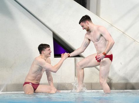 Matty Lee and injured Noah Williams win Commonwealth Games gold in synchro 10m platform | The Independent Noah Williams, Matty Lee, Aaron Taylor Johnson Shirtless, Jack Laugher, Tom Daley, Ankle Injury, Commonwealth Games, Free Sport, Olympic Champion