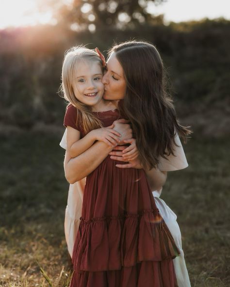 It was a beautiful night at @pixeldustacres with this family! So much joy and laughter! I am so honored when my clients book with me year after year — it is so special for me to get to watch your little ones grow up. I’m always especially thankful for this around this time of year as my families come back for their fall photos, it is so fun to catch up with you all! Thank you for including me in these special moments. . . . #mnfamilyphotographer #minneapolisfamilyphotographer #mnfamilyphotogr... Mother And Daughter Photo Ideas Older, Family Photos With Daughter, Fall Family Photos Single Mom, Single Mom Family Pictures Older Kids, Mother And Children Photography, Single Mom Family Pictures, Mom And Me Photos, Daughter Photo Ideas, Photo Posing