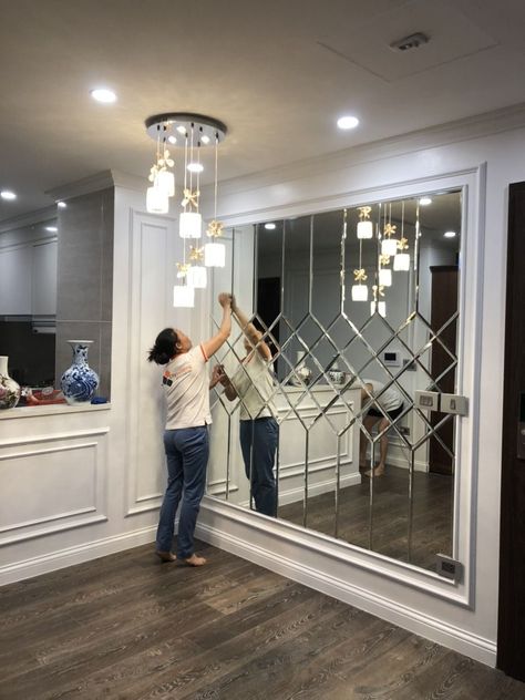 Mirror Wall Design, Mirror Wall Panel, Glass Wall Design, Mirror Decor Living Room, Bedroom Interior Design Luxury, Mirror Design Wall, Casa Vintage, Hall Decor, Mirror Design