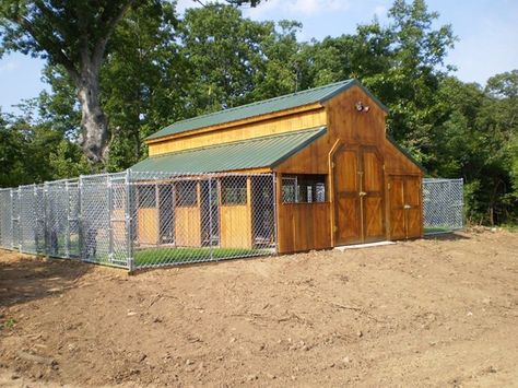 I love the idea of turning a big barn into a dog kennel! Kennel Business, Dog Boarding Ideas, Dog Boarding Facility, Dog Boarding Kennels, Dog Kennel Designs, Dog Yard, Pet Hotel, Pet Boarding, Dog Kennel Outdoor