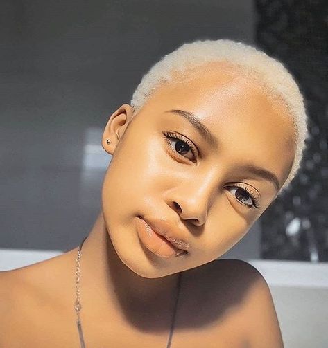 Bald Baddie, Short Dyed Hair, Bald Head Women, Short Natural Curly Hair, Shaved Hairstyles, Short Shaved Hairstyles, Short Hair Inspo, Natural Hair Short Cuts, Bald Hair