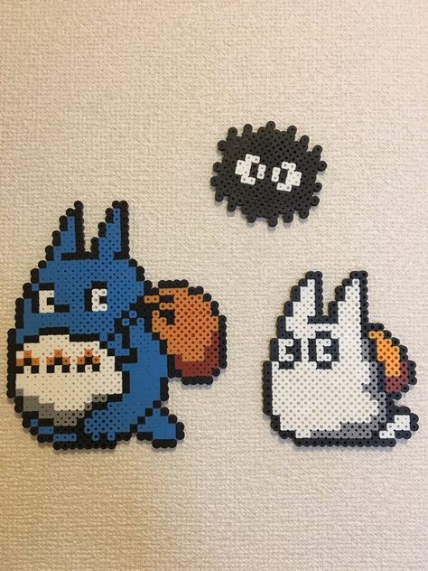 Totoro Pearl Beads, Perler Bead Studio Ghibli, Ghibli Perler Bead Patterns, Cute Perler Bead Ideas Kawaii, Ghibli Perler Beads, Studio Ghibli Perler Beads, Totoro Perler Beads, Melt Beads Patterns, Hamma Beads Ideas