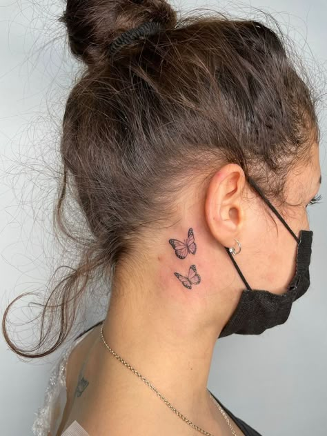 35 Unique Behind the Ear Tattoo Ideas to Inspire You Behind Ear Butterfly Tattoo, Ear Tattoo Butterfly, Butterfly Ear Tattoo, Butterfly Behind The Ear Tattoo, Butterfly Tattoo Behind Ear, Unforgettable Tattoo, Back Ear Tattoo, Tattoo Papillon, Behind The Ear Tattoos