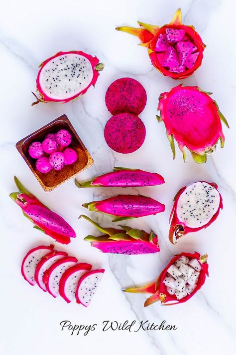 Pink, red and white dragon fruit cut it a variety of shapes. Tropical Fruit Recipes, Pitaya Fruit, Dragon Fruit Plant, Fruit Recipe, Fruit Platter Designs, Fruits Photos, Food Spot, Fruity Desserts, Fruit Slice