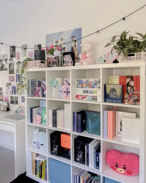 Kpop Albums Shelf, Korean Bedroom Ideas, Toy Storage Shelves, Army Room Decor, Army Room, Bedroom Decor For Teen Girls, Room Ideas Aesthetic, Bedroom Setup, Cube Organizer