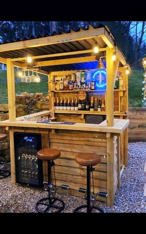 Rustic Outdoor Bar, Patio Bars, Diy Outdoor Bar, Bar Exterior, Outside Bars, Outdoor Patio Bar, Bar Designs, Backyard Bar, Outdoor Kitchen Design Layout