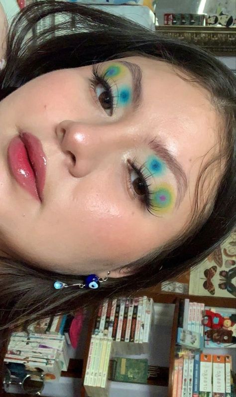 Aura Makeup, Inspired Makeup, School Makeup, Colorful Eyeshadow, Pretty Eyes, Makeup Eyeliner, Aesthetic Makeup, Beauty Trends, Makeup Art