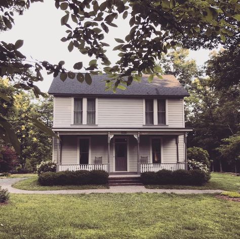 How would you Halloween lovers feel about living in The Myers House in Hillsborough, North Carolina? That’s right! The current owner of the home is in search of a housemate! The life-size replica of the home from the 1978 horror film is owned by Kenny Caperton, and he recently posted to the home’s Facebook page to... Michael Myers House, Hillsborough North Carolina, Myers House, Vintage Diner, Halloween Lovers, Michael Myers Halloween, Horror Film, Halloween 2020, Halloween Inspiration