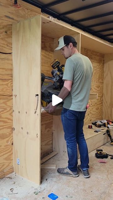 Skill Saw Storage, Miter Saw Storage Ideas, Mitre Saw Storage, Miter Saw Storage, Shop Setup Ideas, Bosch Table Saw, Garage Workbench Ideas, Mitersaw Station, Miter Saw Bench