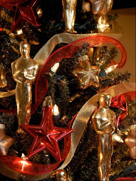 Christmas Tree Inspiration Red And Gold, Christmas Tree Colour Scheme, Hollywood Christmas, Ideas Christmas Tree, Red And Gold Christmas Tree, Christmas Tree Decorating Themes, Elegant Christmas Trees, Tree Decorating, Christmas Tree Inspiration