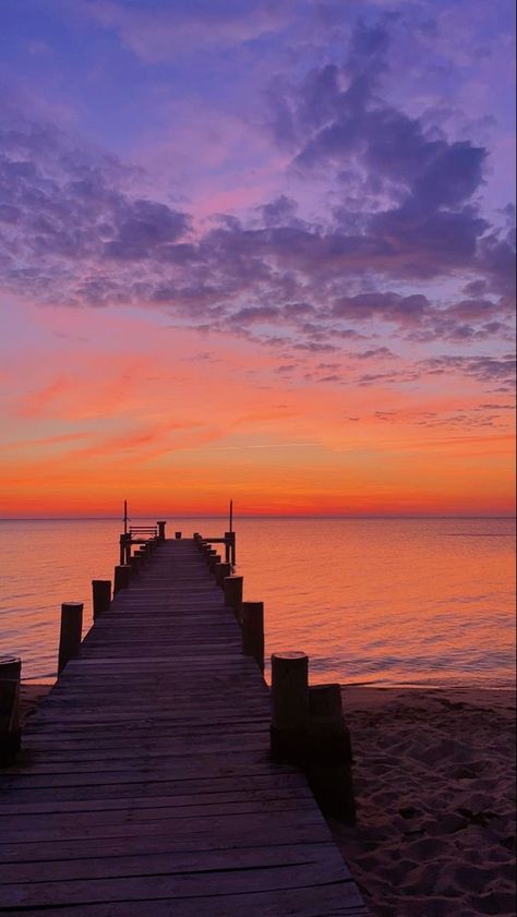 Sun Set Beach Pictures, Sun Set Aesthetic, Prettiest Sunsets, Astetic Pictures, Beach Sunset Aesthetic, Pretty Sunsets, Beach Sunset Wallpaper, Sunrise Pictures, Pretty Skies