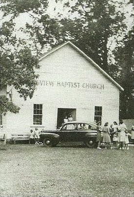 Southern Baptist Church, Out Houses, Church Picnic, Church Aesthetic, Abandoned Churches, Old Country Churches, Old Mansions, Old Churches, Country Church