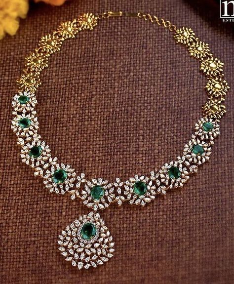 Indian Diamond Pendants, Trendy Diamond Necklace, Latest Diamond Necklace Designs, Diamond Choker Indian, Coral Jewelry Set, Diamond Pendant Jewelry, Bridal Diamond Necklace, Trendy Jewellery, Diamond Jewelry Set